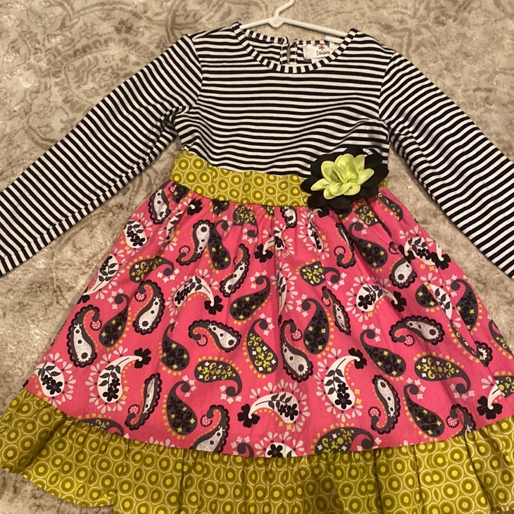 Beautiful girls size 8 Country Daisies dress